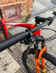 Bicicleta focus de carbono - Produtos Físicos