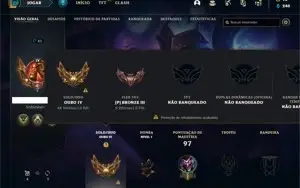 Conta ouro 4 com 43 Champs e 14 Skins + 2 Fragmentos