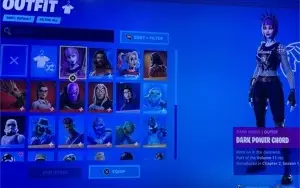 Conta Fortnite com muitas skins, picaretas, para-quedas