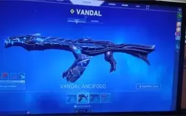 VANDAL:dragão e glitchpop          PHANTON:ion e oni