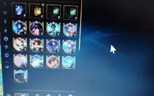 Conta Lol Ouro 4, com Ultimate do Udyr, mts espólios e emblm
