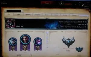 CONTA LEAGUE OF LEGENDS PRATA COM BORDINHA E SKIN