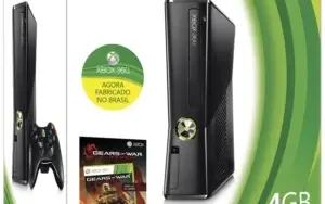 Xbox 360 4GB + Jogo Gears of War Judgement
