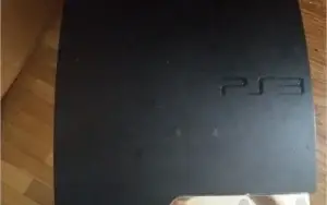 Vendo ps3 com 120 gb e 5 jogos apenas 80 euros !