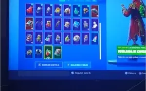VENDO ESSA CONTA DE FORTNITE  MUITO BARATA