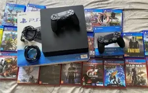 PS4 Slim 1 TB dois controles e 24 jogos