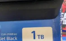 PS4 Slim 1 TB dois controles e 24 jogos