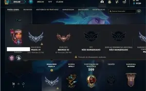 Conta prata 4 com 70 Champs e 30 Skins + 2 Fragmentos