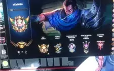 Conta goldlV LOL, de 2015,142 skins, gastei 500 reais nela.