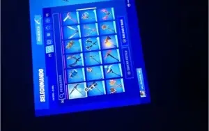 Conta fortnite season 5 capítulo 1 com glow e batman