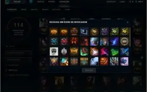 Conta com borda de ouro e poucas skins.