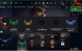 Conta LoL com 109 skins sendo 10 lendárias