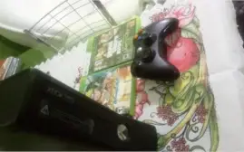 Xbox 360 Slim 4GB +2 Jogos Originais + 1 Controles Original