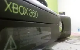 Xbox 360 Slim 4GB +2 Jogos Originais + 1 Controles Original