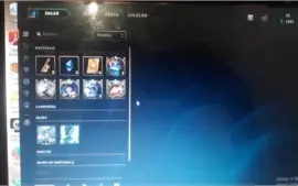 League of legends conta no Prata com skins