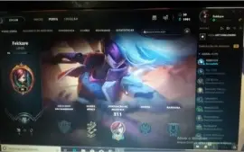 League of legends conta no Prata com skins