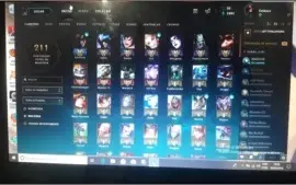 League of legends conta no Prata com skins