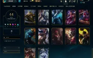 Ouro 4 com 80 Champs e 44 Skins ( ADC / MID / JG )