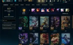 Unranked com 25 Champs e 8 Skins