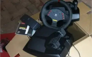 Volante Logitech Momo Racing.