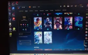 Conta LoL com várias skins lendárias
