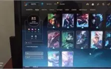 Conta League of Legends com passe Battle Quinn ativado.
