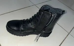 Vendo Bota Vittal Preta em Couro