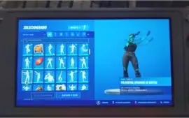 Conta fortnite com ikonik e skins de pacote e s8