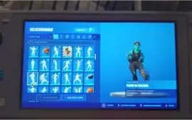 Conta fortnite com ikonik e skins de pacote e s8