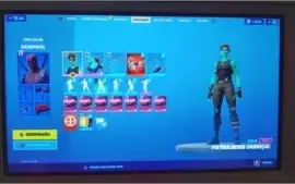 Conta fortnite com ikonik e skins de pacote e s8