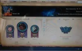 Conta lv 30 com algumas skins e varios champions