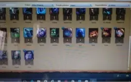 Conta lv 30 com algumas skins e varios champions