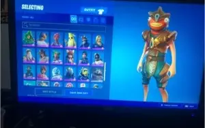 Conta fortnite com skins e itens raros