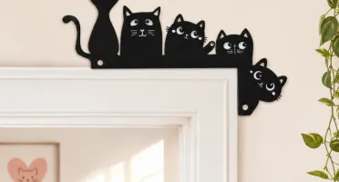 Cantoneira de Porta Gatinhos em MDF Preto 20 x 13 cm