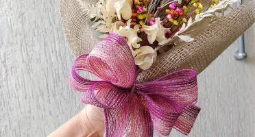 Buque para presente com flores desidratadas - Rosa Nude