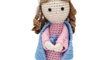 Virgem Maria em amigurumi