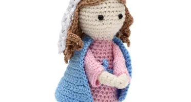 Virgem Maria em amigurumi