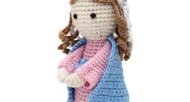 Virgem Maria em amigurumi