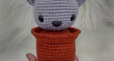 Vaso em crochê com gatinho