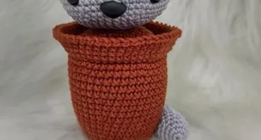 Vaso em crochê com gatinho