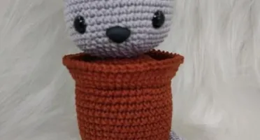 Vaso em crochê com gatinho