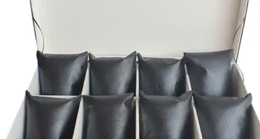 Caixa Preta para 12 Relógios com Almofadinhas