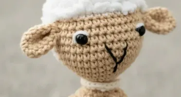 Naninha Ovelha Amigurumi Artesanal Bebê Objeto Apego Sono