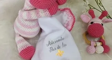Kit Baby em Crochê com Naninha - Tema Girafa