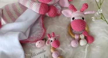 Kit Baby em Crochê com Naninha - Tema Girafa