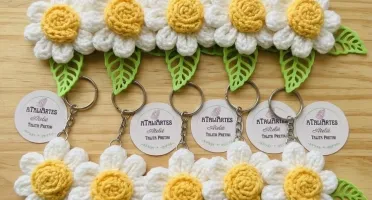 Chaveiro margaridas de Tricotin