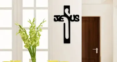 Cruz Jesus Vazado em MDF Preto