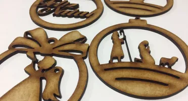 Bolas Natalinas Sortidas em MDF - Kits de 10 ou 15