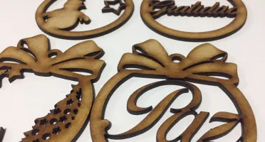 Bolas Natalinas Sortidas em MDF - Kits de 10 ou 15