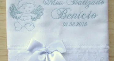 Toalha para Batizado Bordada com Guipir